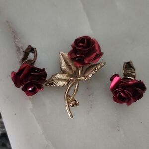 Elegant Rose Jewelry Set in Red and Gold